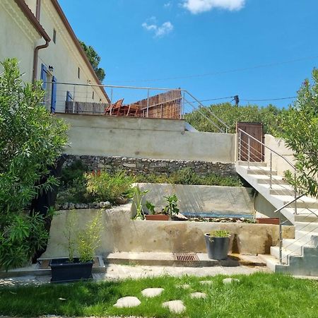 Вилла Au Fil De Soi Saint-Julien-de-Peyrolas Экстерьер фото