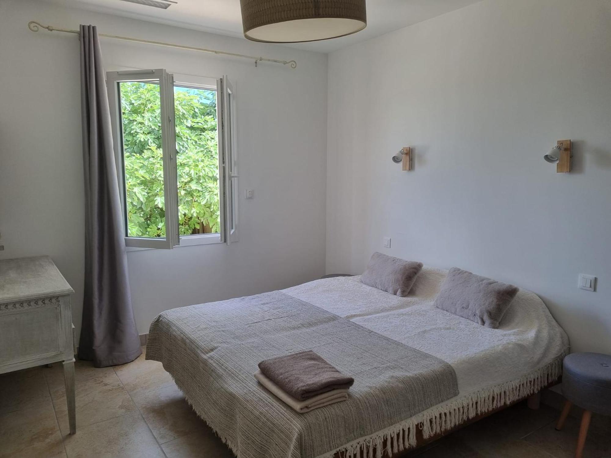 Вилла Au Fil De Soi Saint-Julien-de-Peyrolas Номер фото